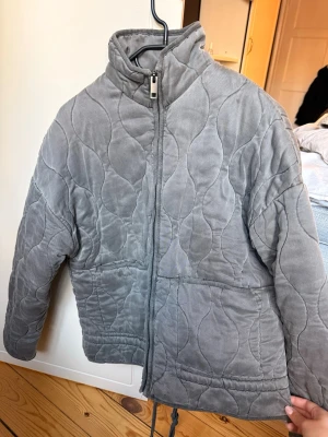 Zara jacka - Populär jacka från Zara, sparsamt använd superfint skick!💗 