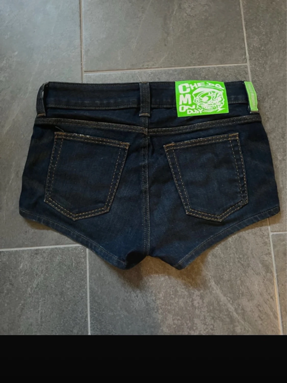 Mörkblå jeansshorts från Cheap Monday - 1