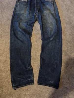 Mörkblå raka jeans från evisu - Feta evisu jeans