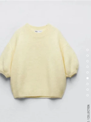 Zara tröja - Jättefin ljusgul stickad kortärmad tröja som är perfekt nu till våren. Använt ett fåtal gånger.