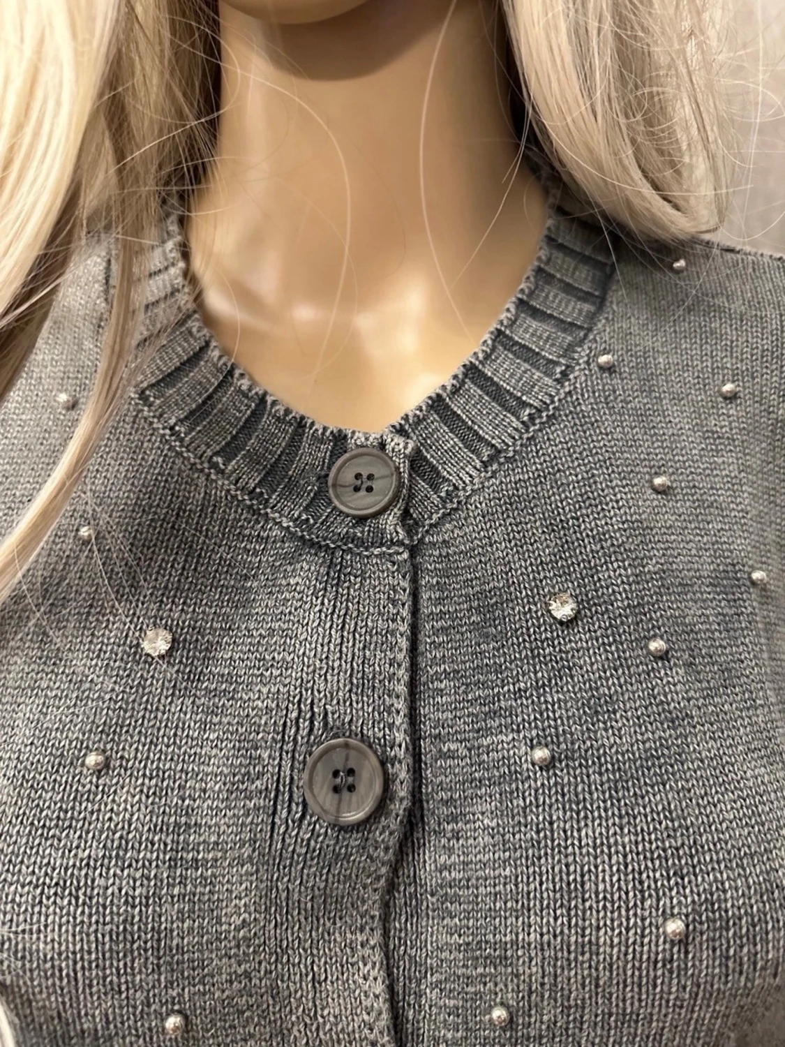 Grå pärlstickad kofta - 2