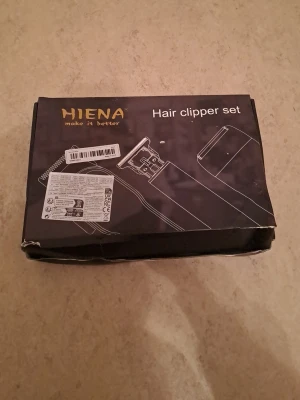 Hair clipper set - Hej! Jag säljer ett Hair clipper set från Grandado. Nypris 945 kr. Säljs för 799 kr . I helt nytt skick aldrig använda. Guards tillkommer inte med i beställningen. Tveka inte att kontakta om du är intresserad eller har några frågor! Först till kvarn som gäller!