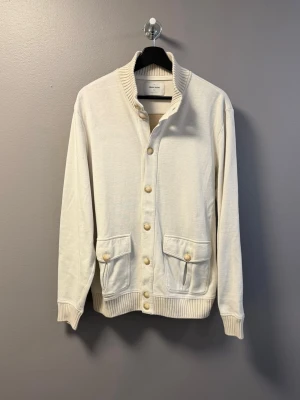 Gran Sasso Cardigan  - ‼️VI TAR EJ BYTEN‼️| Gran Sasso Cardigan | Skick: 9/10  | Storlek L (54) (se mått på bilderna 📏) | Fraktar imom 24 timmar efter affär 📦| Hör av dig vid minsta fråga eller fundering 💭 