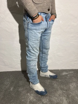 Replay jeans  - Ett par snygga jeans från Replay i storlek W32 L32 i modellen Jondrill