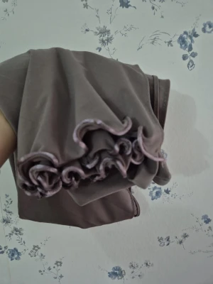 Jersey premium hijab  - Jag har flera färger av premiumjersey och jerseytyg. Om du är intresserad, vänligen kontakta mig.  Priset för en hijab är 135kr