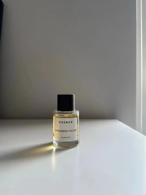 Essnce Strawberry Eclair  - Se bilder för kvarvarande mängd. 