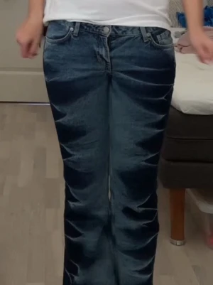 Coola jeans - Säljer dessa as snygga och coola, jeans från weekday! De är slut sålda och i storlek W28💗priset kan diskuteras vid snabbt köp!!🩷🩷säljer då de är lite tajta i midjan