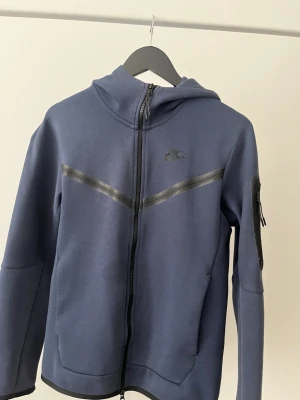 Nike tech - Säljer min nike tech eftersom jah inte använd den längre den är i mycket bra skick