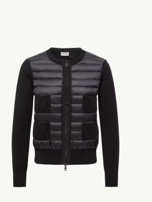 SÖKER monclear cardigan xxs - Söker svart monclear jacka i storlek xxs!! Klicka inte på köp!💞 