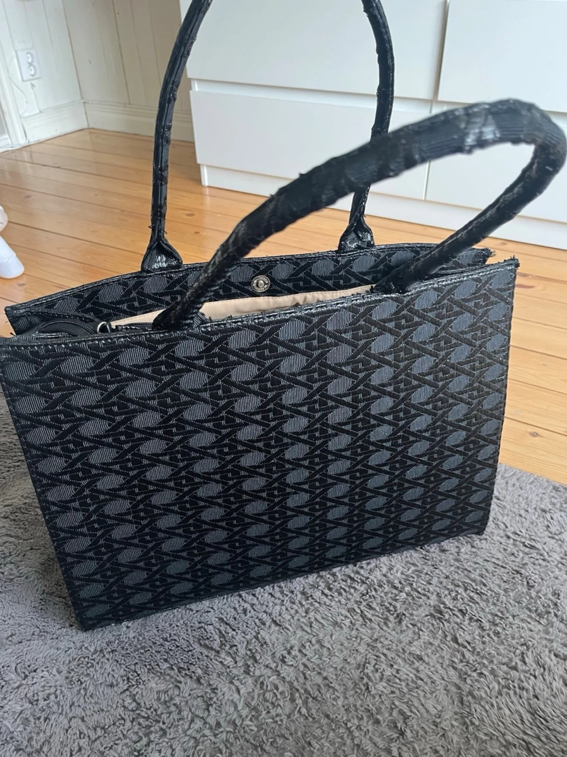 Svart mönstrad toteväska - 4