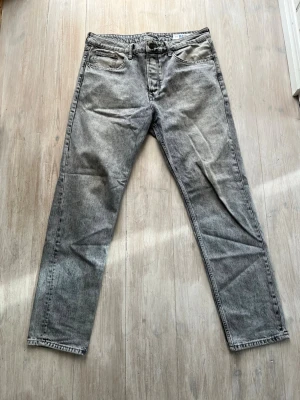 Blue Ridge Ljusblåa Jeans Herr - Snygga ljusblåa jeans med rak passform från BLUE RIDGE! Storlek 34/32  Kontakta mig vid frågor! 