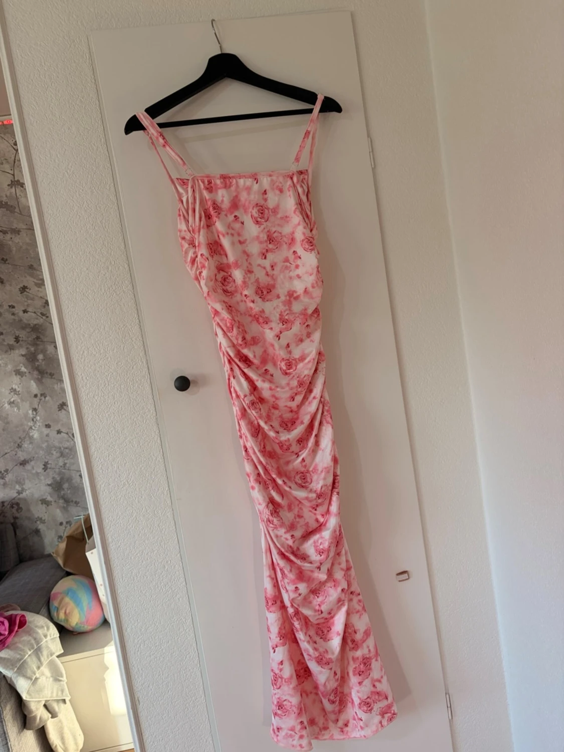 Lång blommig rosa klänning - 1
