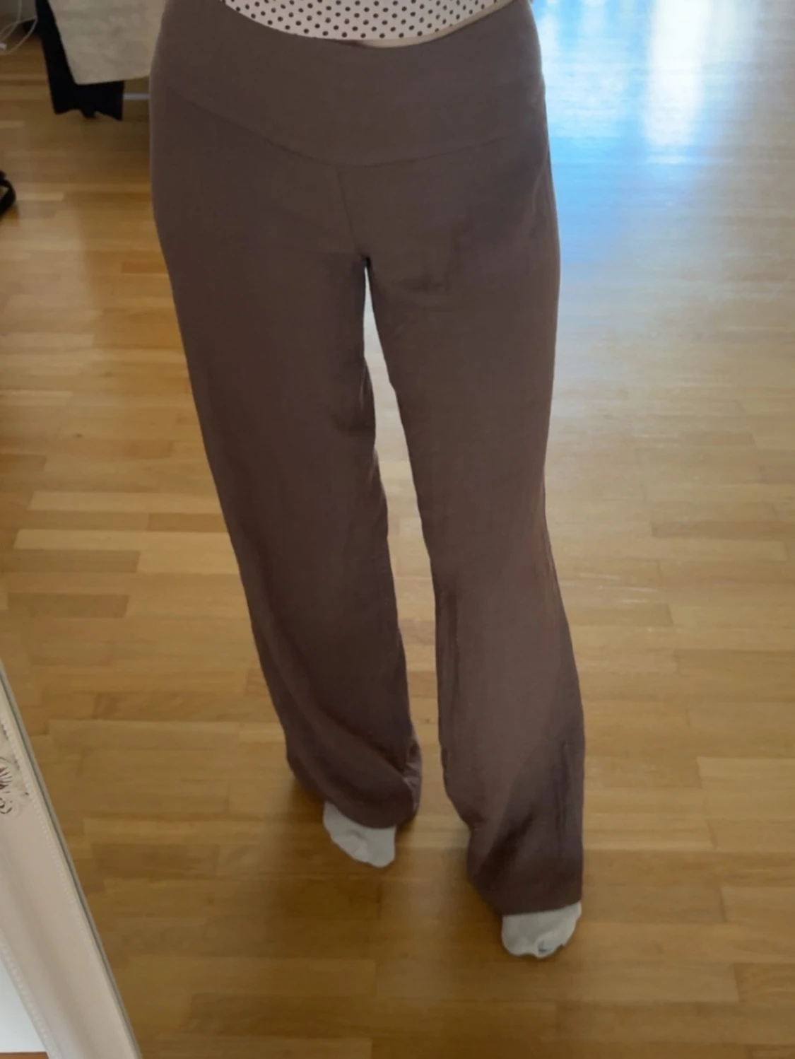 Bruna vida linnebyxor med hög midja - 2