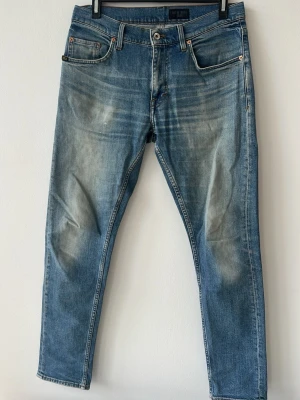 Tiger of Sweden jeans  - Tjena, säljer ett par schyssta tiger of sweden jeans i modellen Pistolero, i strl W30/L32 Jeansen är i färgen blå och är i ett bra skick hör gärna av dig om du har några frågor🤗15