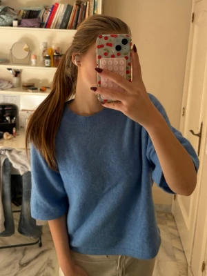 Stickad tröja - Aldrig använd!!💙🩵I alpacka