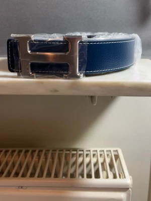 H-bälte blå  - Säljer ett riktigt snyggt, H-bälte i blå för ett riktigt bra pris, nytt skick! 