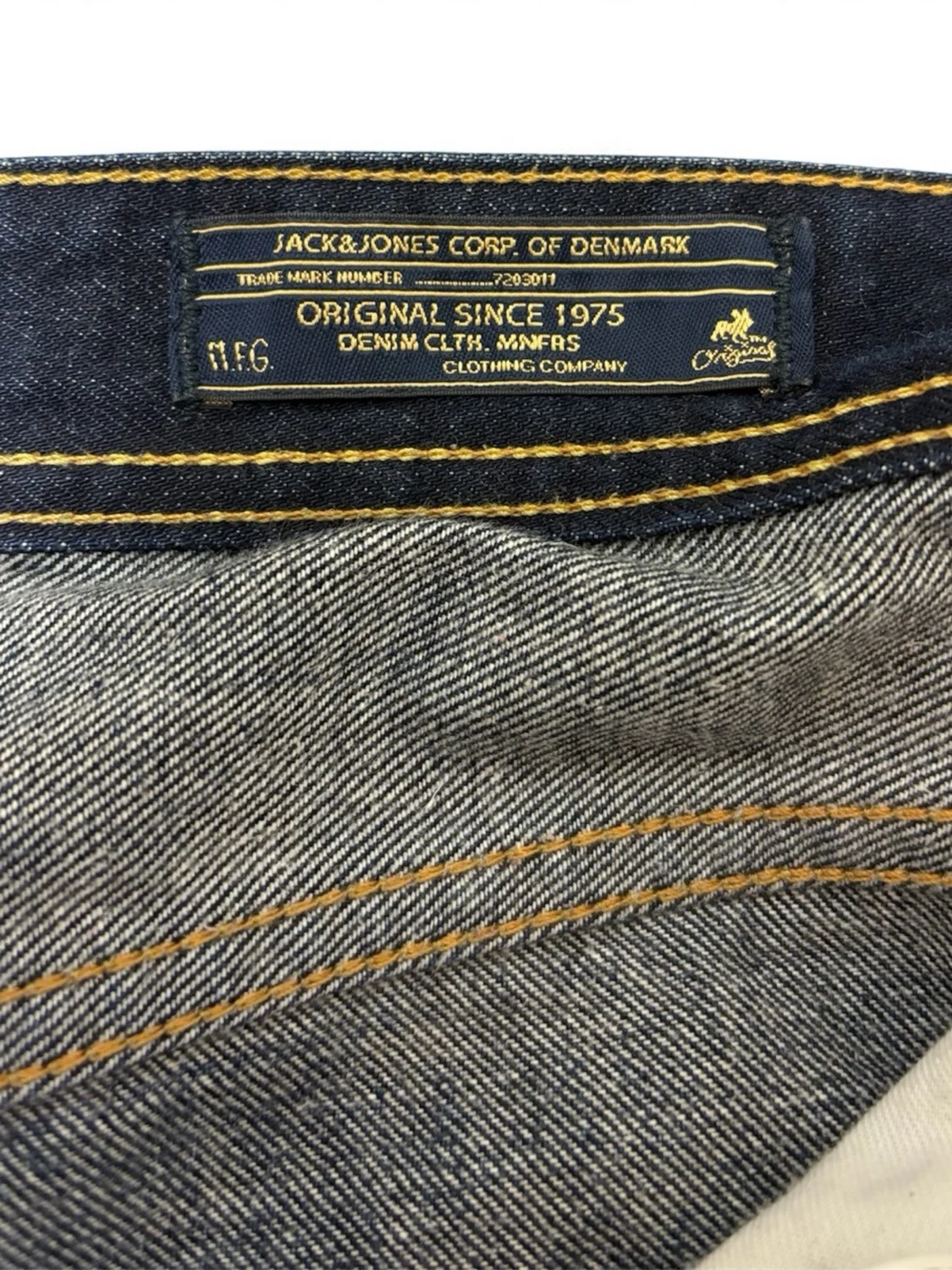 Mörk blåa jeans från jack and Jones  - 4