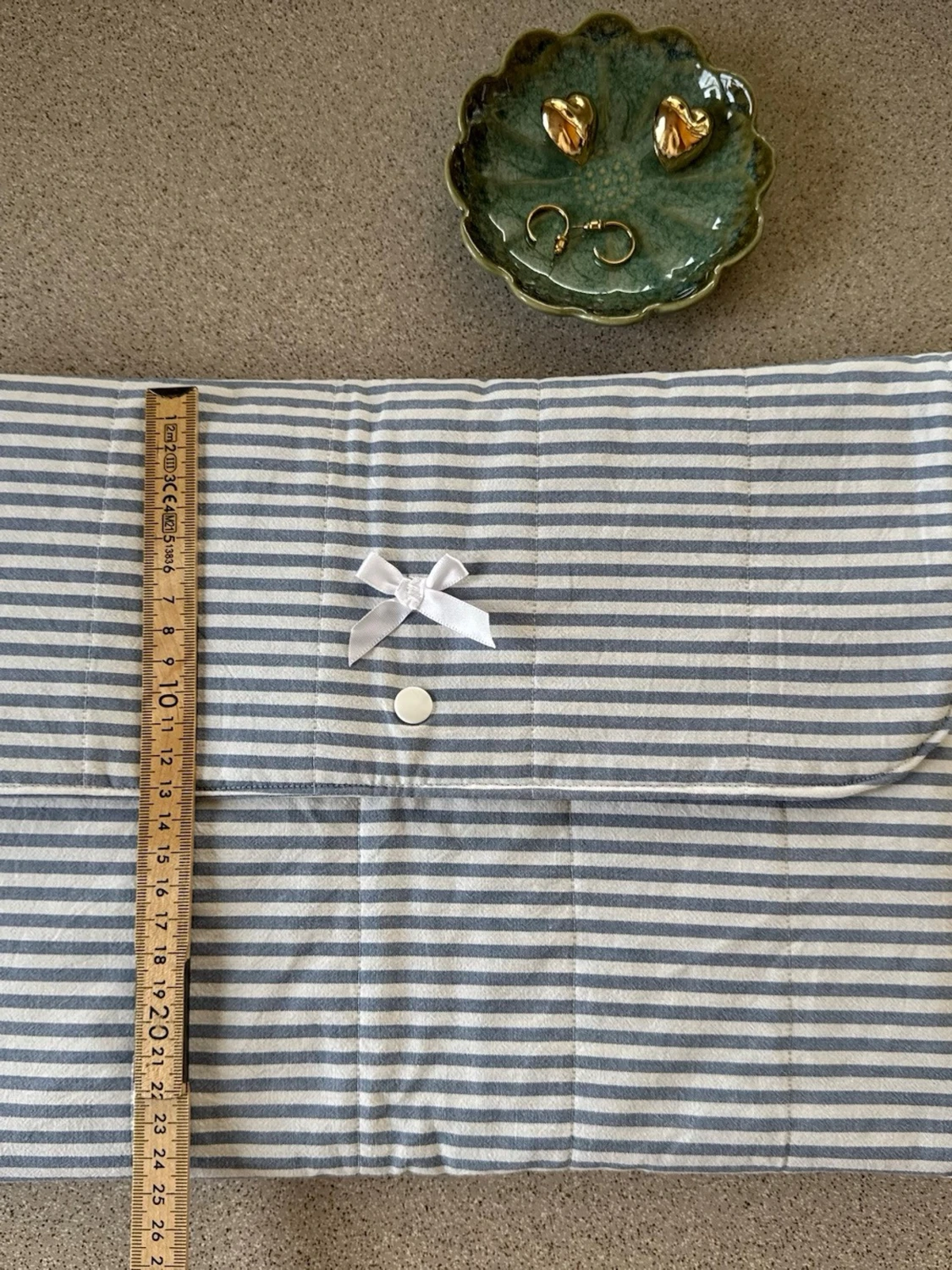 Blårandig datorväska med rosett - 4