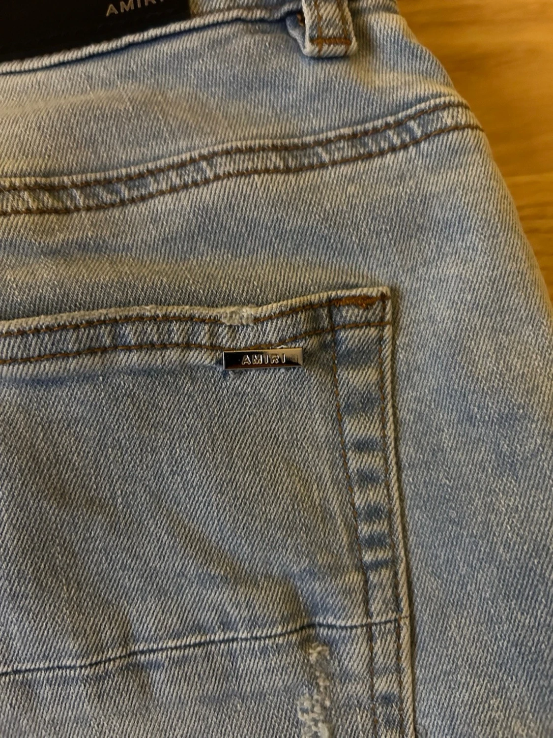 Ljusa slitna skinny jeans från Amiri  - 6