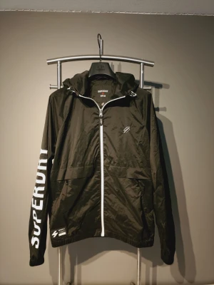 Superdry Windbreaker - Superdry Windbreaker, Size S, mycket bra skick! Bara att skriva vid minsta fundering!
