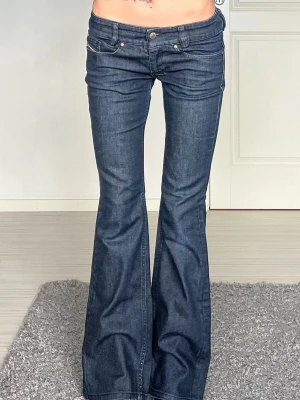 Diesel jeans - Midjemått: 37cm rakt över, innerbenslängd: 78cm 💗