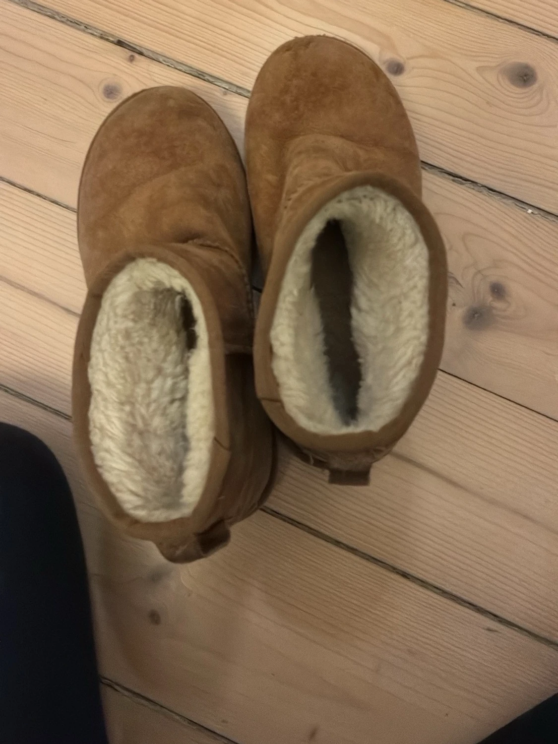 Beige fårskinnstofflor från UGG - 5