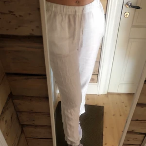 Slutsålda linnebyxor! - Köpta på hm och nästan aldrig använda💕sjukt fina och tunna vilket är perfekt under sommaren! 