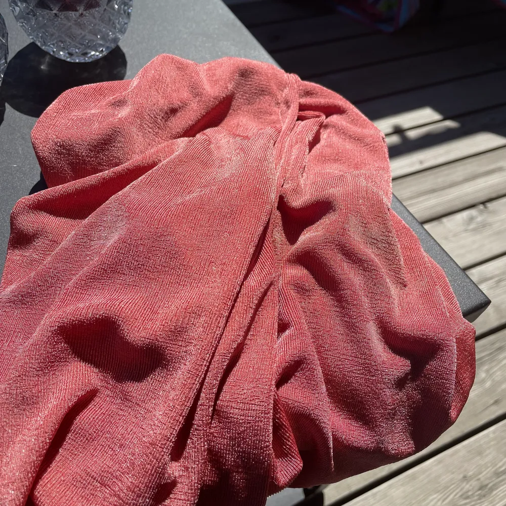 Säljer detta rosa linnet, liten i storlek!! 💘💘 frakt 30kr. Toppar.