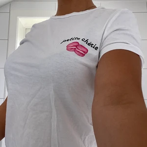 T-shirt - Söt t-shirt från Cubus i strl S 🤍 Fraktas spårbart för 51 kr! Samfraktar gärna 🦋 Använd fåtal ggr, fint skick!