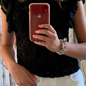 Mönstrad Zara tooo - Den är använd ca 2 gånger, säljer för att den är lite för liten för mig, den är mönstrad genomskinlig så man ser ytterst lite in genom tröjan, den är i storlek S, köpare står för frakt                                                                               KONTAKTE VID INTRESSE AV KÖP