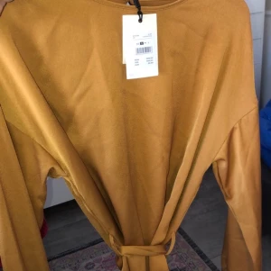 Blus - Oanvänd blus 