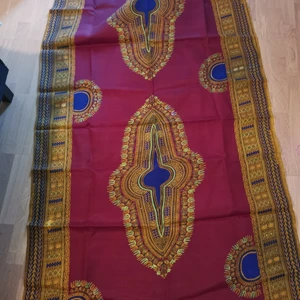 Tyg - Dashiki och african print  - Tyg köpta i Kenya. Spännande för den som är duktig på att sy t ex kuddfodral och annat fint. 300 kr per tyg. ! 