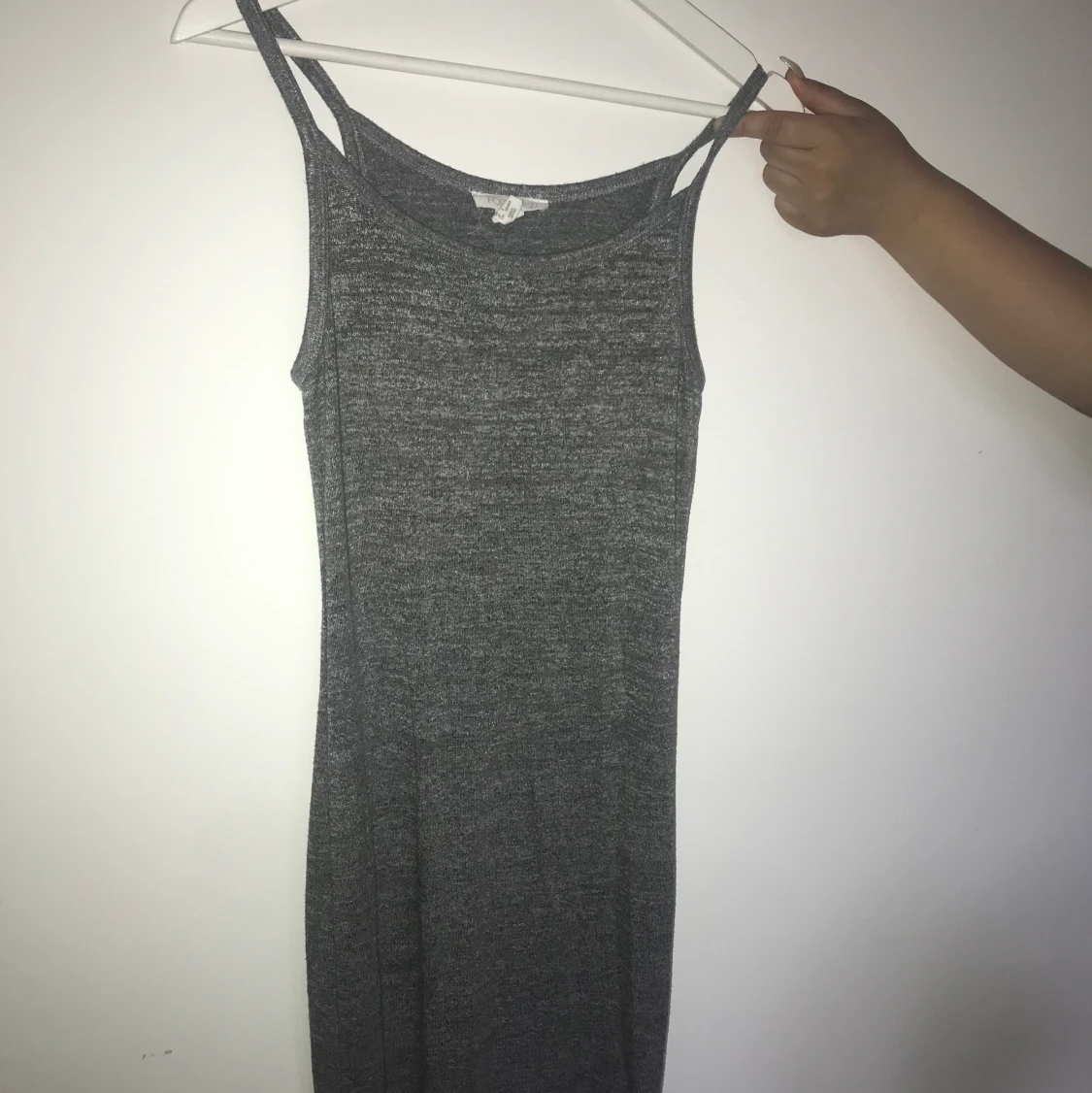 Skitsnygg grå tight klänning
