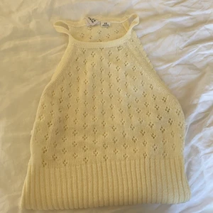 Linne/topp - Funderar på att sälja denna fina toppen. Om någon är intreserad skriv i kommentarerna/privat vad ni hade kunnat köpa den för 