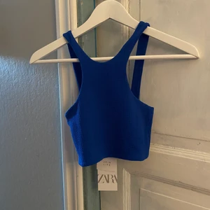Helt ny topp från zara - Fin topp från zara. Aldrig använd. 50kr + frakt på 45kr