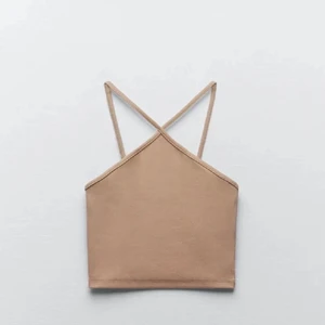 Zara topp  - Kolla så snygg topp😩 slutsåld från zara i storlek S men jag har tyvärr inte fått någon användning av den:/ skitsnygg nu till sommaren och passar till allt!