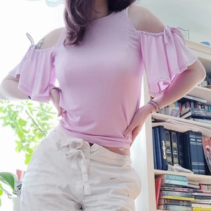 Skitsöt Rosa tröja me detailss - Passar sjukt bra på ens kropp hoppas nån av er kan få användning för den har endast använt 2 gånger