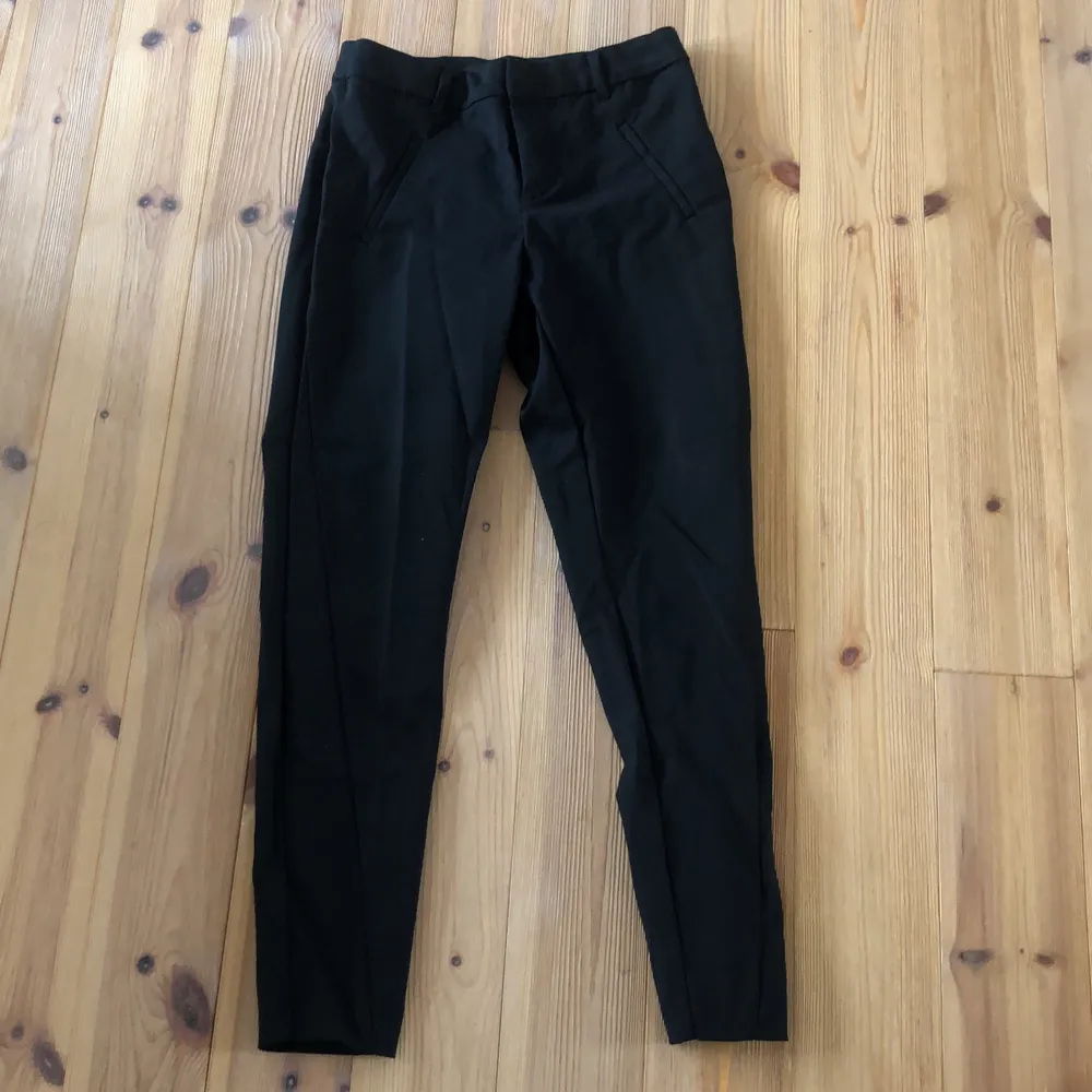 Snygga kostymbyxor från VERO MODA, storlek XS/32. Farkut & Housut.