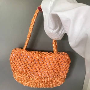 Orange väska - Orange väska köpt på secondhand🌷 aldrig använd så den är i superfint skick!!