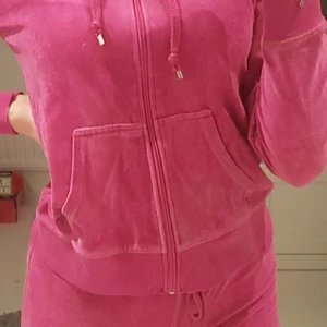 Rosa mjukisset  - Ett rosa mjukisset från Cubus. Överdelen är i storlek s och underdelen i storlek xs💖