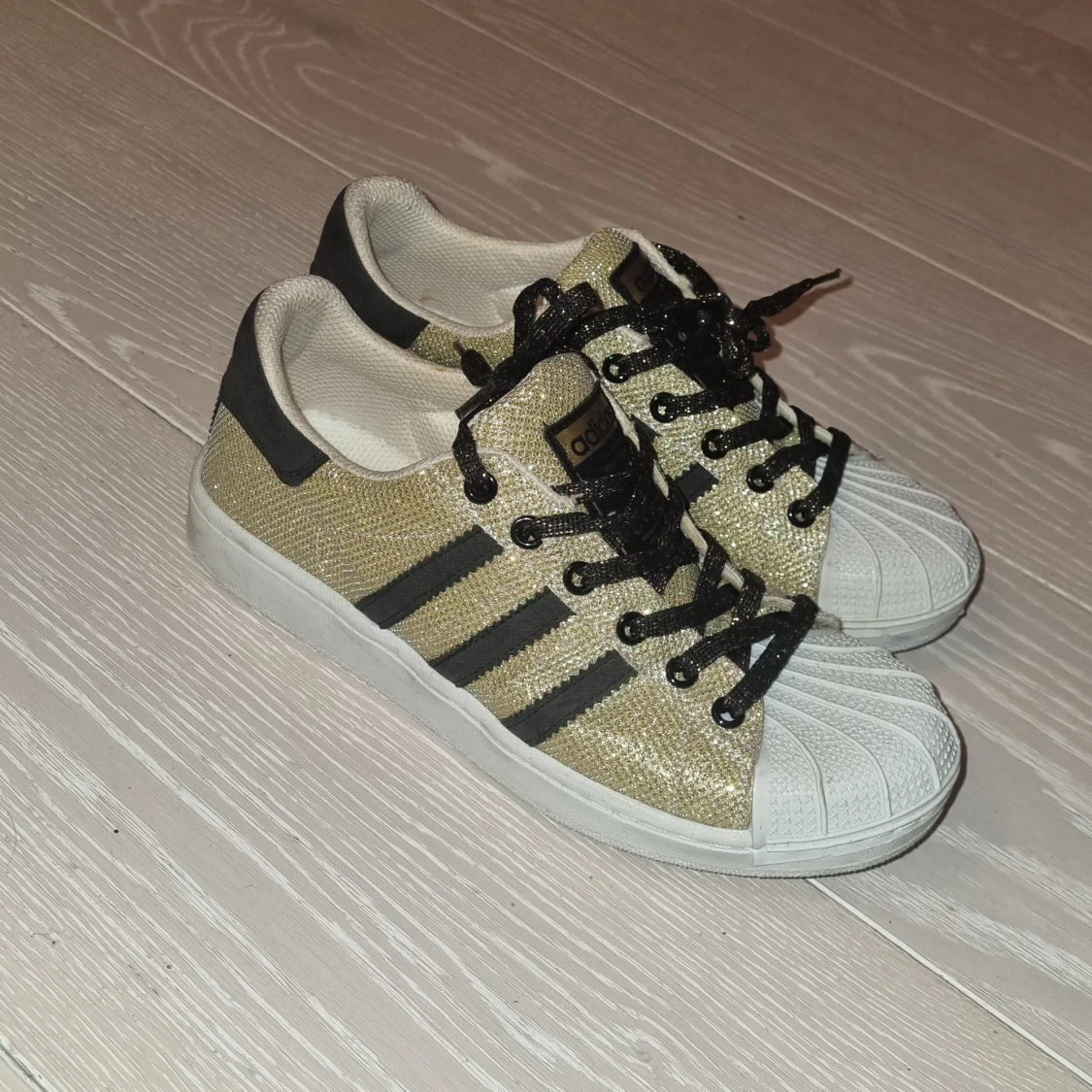 Adidas skor