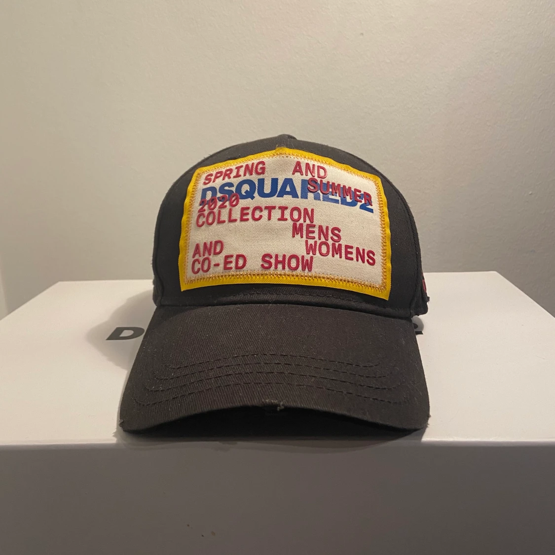 Limited edition Dsquared2 keps