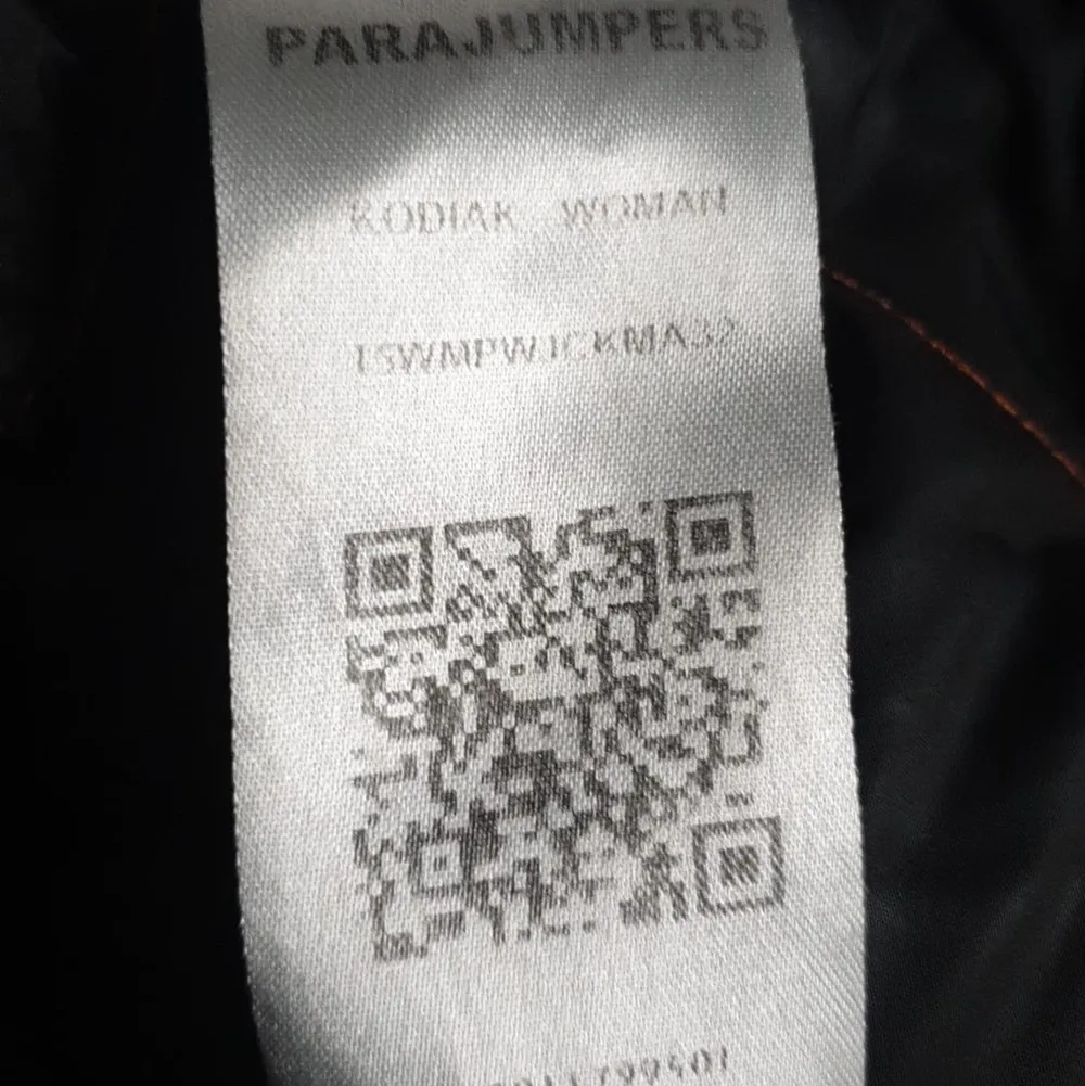 Säljer min Parajumper Kodiak köpt 2015 på Johnells. Använd ungefär under 3 vintrar. . Jackor.