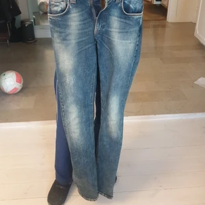 Nudie Jeans Herr - Knappt använda. Tight passform. Funkar som unisex.