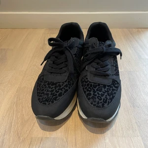 Sneakers från Zara - Sneakers från Zara, endast provade inomhus, strl 39