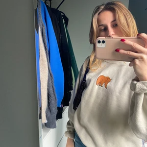 Collegetröja  - Säljer denna fina då den inte kommer till användning längre. Hör av er för fler frågor eller bilder🥰