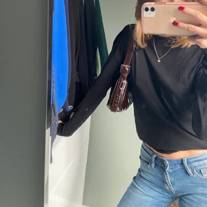 Svart långärmad  - Säljer denna fina då den inte kommer till användning längre. Hör av er för fler frågor eller bilder🥰