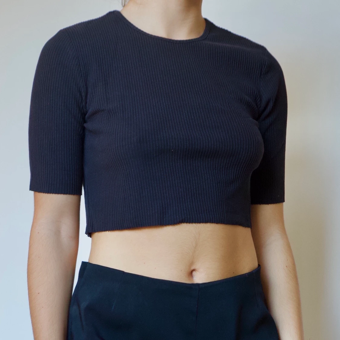 SVART RANDIG TOPP - 91