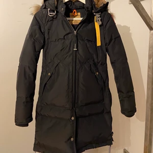 Parajumper vinterjacka - Parajumper jacka i jätte bra skick, modellen är longbear och den har inte varit använd många gånger.