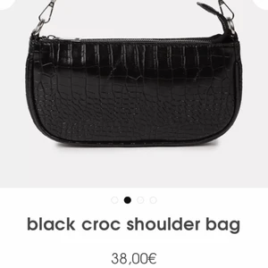 Svart axelväska från missguided  - Använd väska från missguided, supersnygg💕